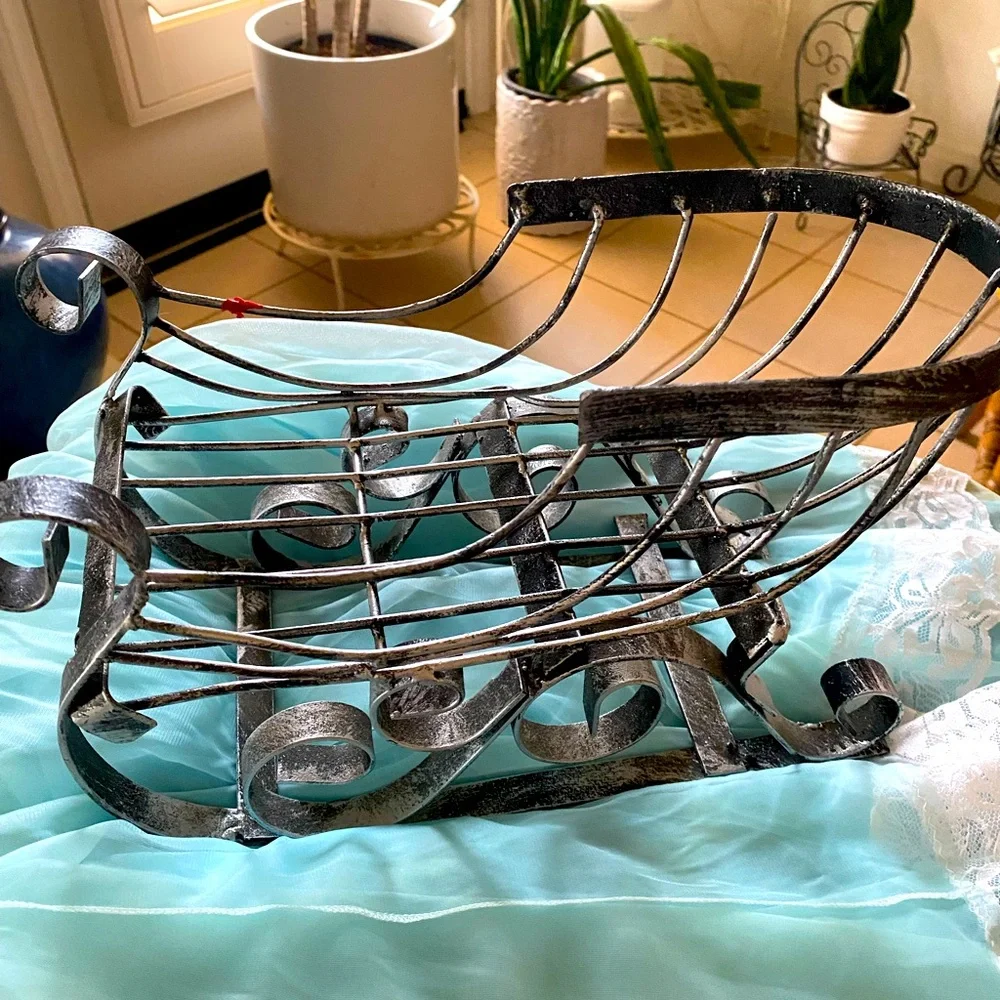 LARGE METAL CHRISTMAS SLEIGH - Picture 2 of 5